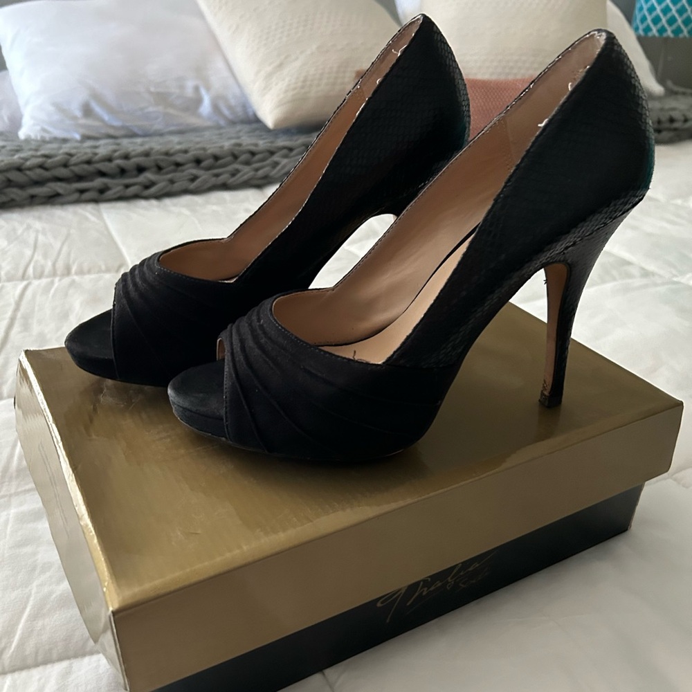 Women’s size 9 black snake heels